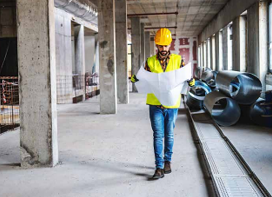 Ingeniero en un trabajo de mantenimiento industrial - Graugo